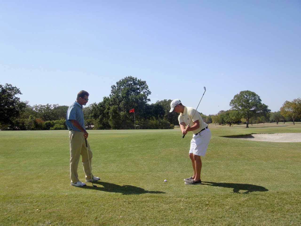 Golfer gets lesson at Brenham Country Club